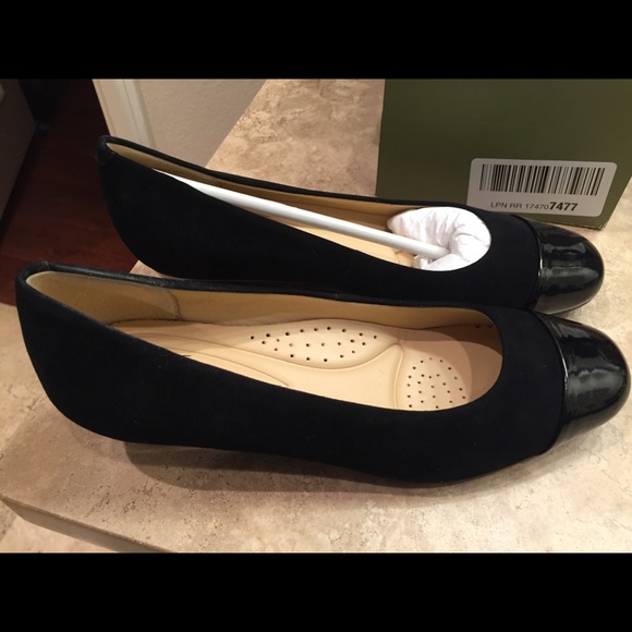 New, black velvet with patent leather accents. - Picture 4 of 8